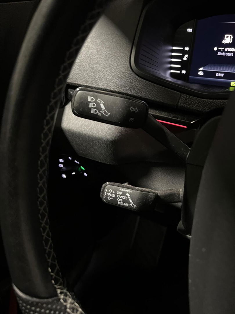 Škoda Karoq 1.5 TSI Sportline Virtual Pano Trekhaak sfeerver