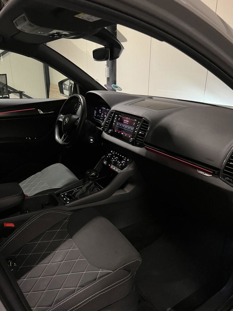 Škoda Karoq 1.5 TSI Sportline Virtual Pano Trekhaak sfeerver