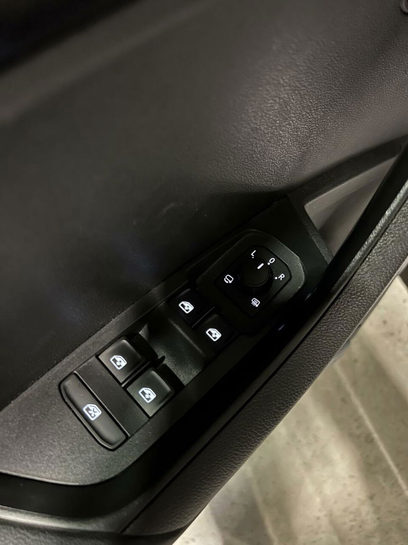 Škoda Karoq 1.5 TSI Sportline Virtual Pano Trekhaak sfeerver
