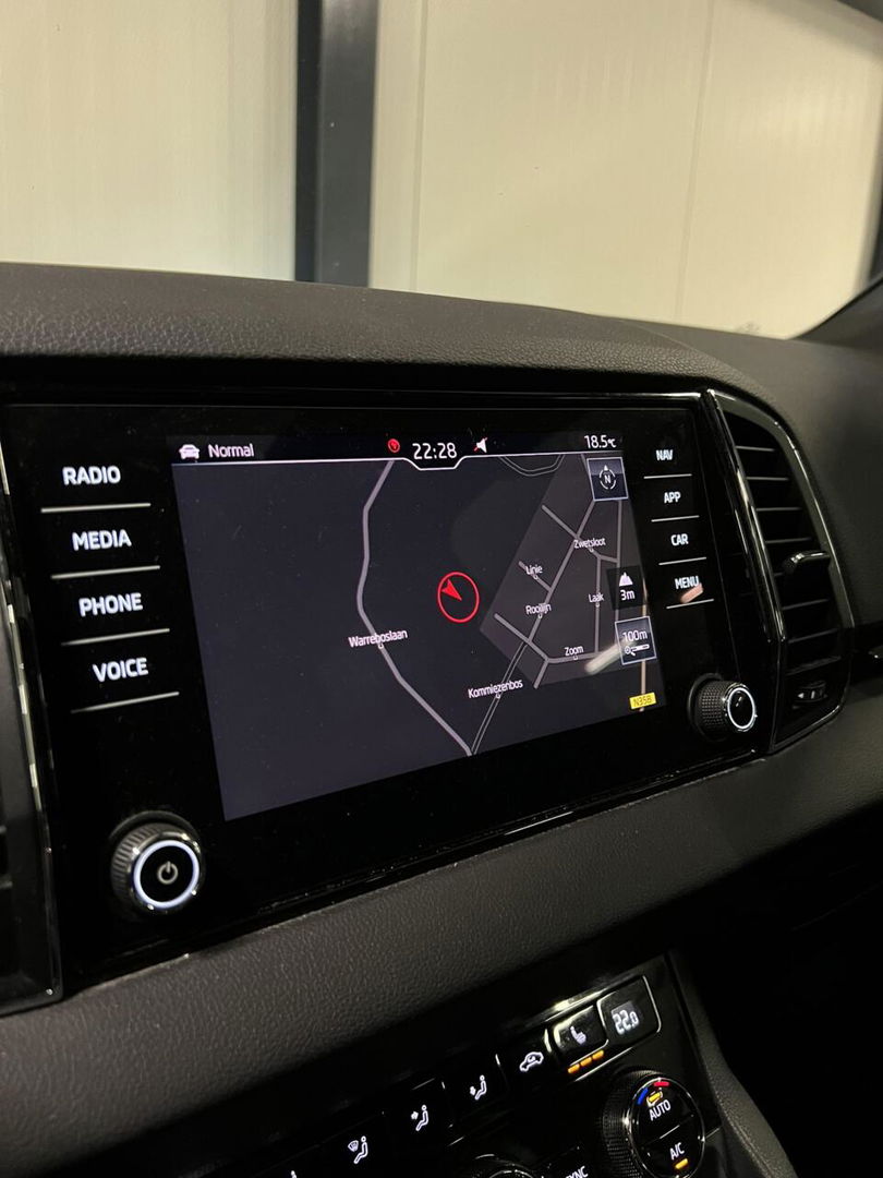 Škoda Karoq 1.5 TSI Sportline Virtual Pano Trekhaak sfeerver