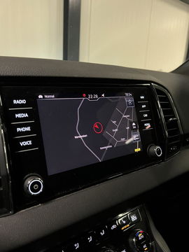 Škoda Karoq 1.5 TSI Sportline Virtual Pano Trekhaak sfeerver