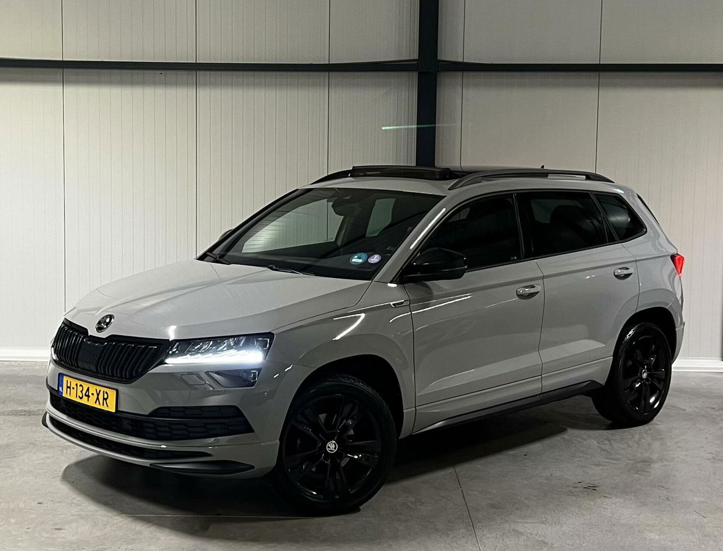 Škoda Karoq 1.5 TSI Sportline Virtual Pano Trekhaak sfeerver
