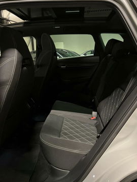 Škoda Karoq 1.5 TSI Sportline Virtual Pano Trekhaak sfeerver