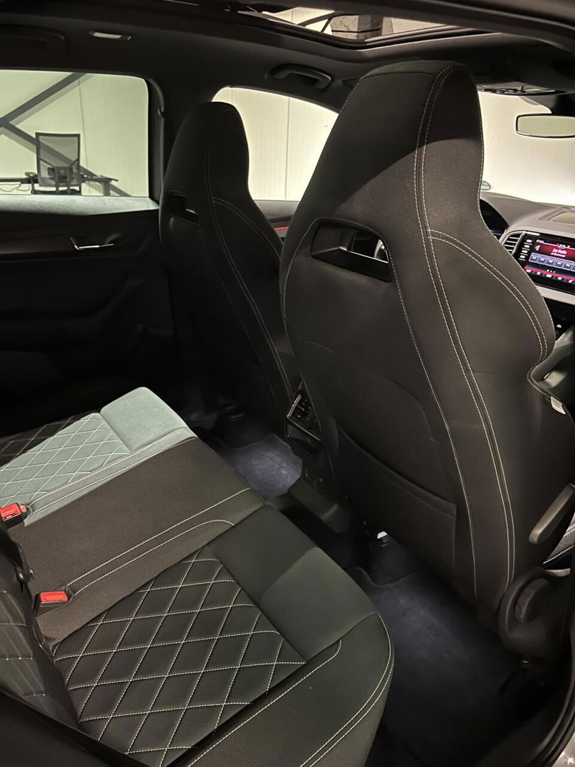 Škoda Karoq 1.5 TSI Sportline Virtual Pano Trekhaak sfeerver