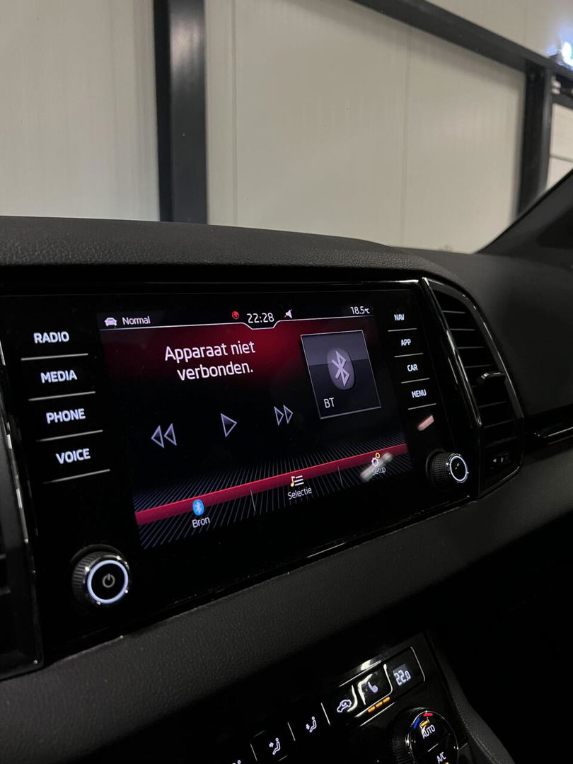 Škoda Karoq 1.5 TSI Sportline Virtual Pano Trekhaak sfeerver