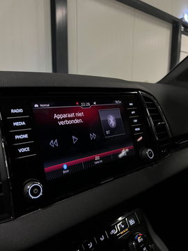 Škoda Karoq 1.5 TSI Sportline Virtual Pano Trekhaak sfeerver