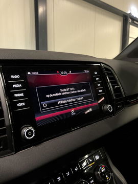 Škoda Karoq 1.5 TSI Sportline Virtual Pano Trekhaak sfeerver