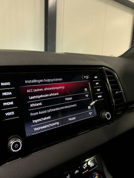 Škoda Karoq 1.5 TSI Sportline Virtual Pano Trekhaak sfeerver