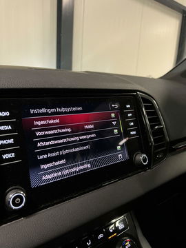 Škoda Karoq 1.5 TSI Sportline Virtual Pano Trekhaak sfeerver