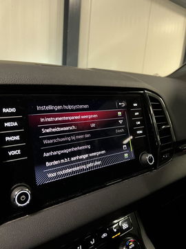 Škoda Karoq 1.5 TSI Sportline Virtual Pano Trekhaak sfeerver