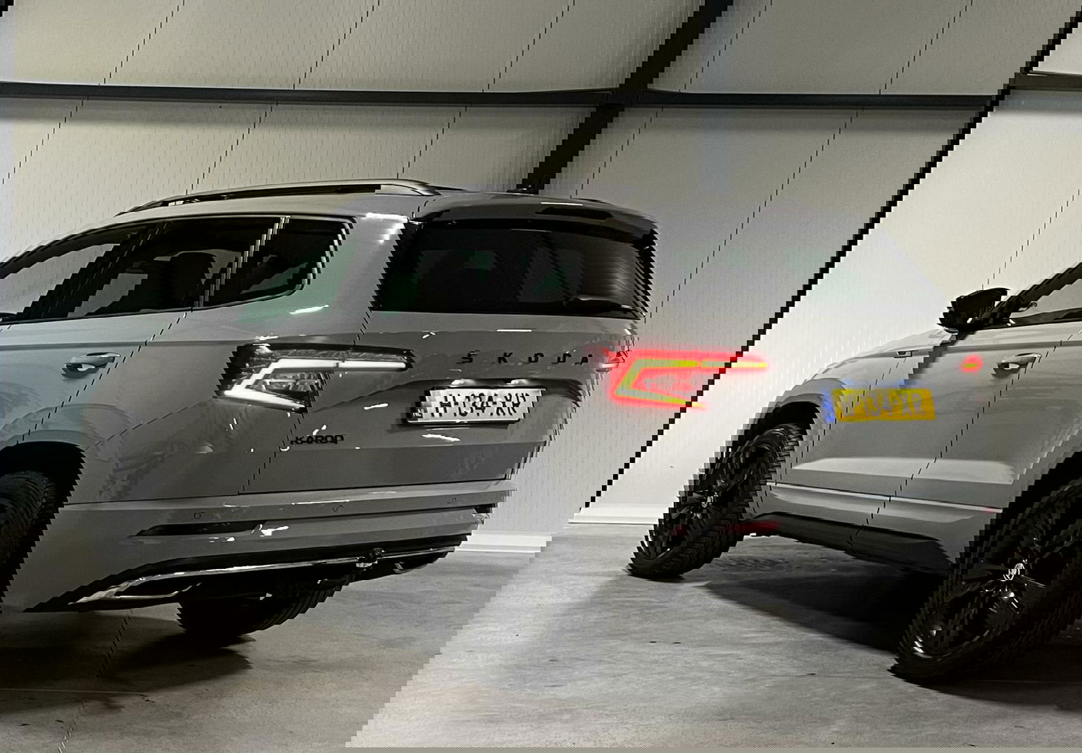 Škoda Karoq 1.5 TSI Sportline Virtual Pano Trekhaak sfeerver
