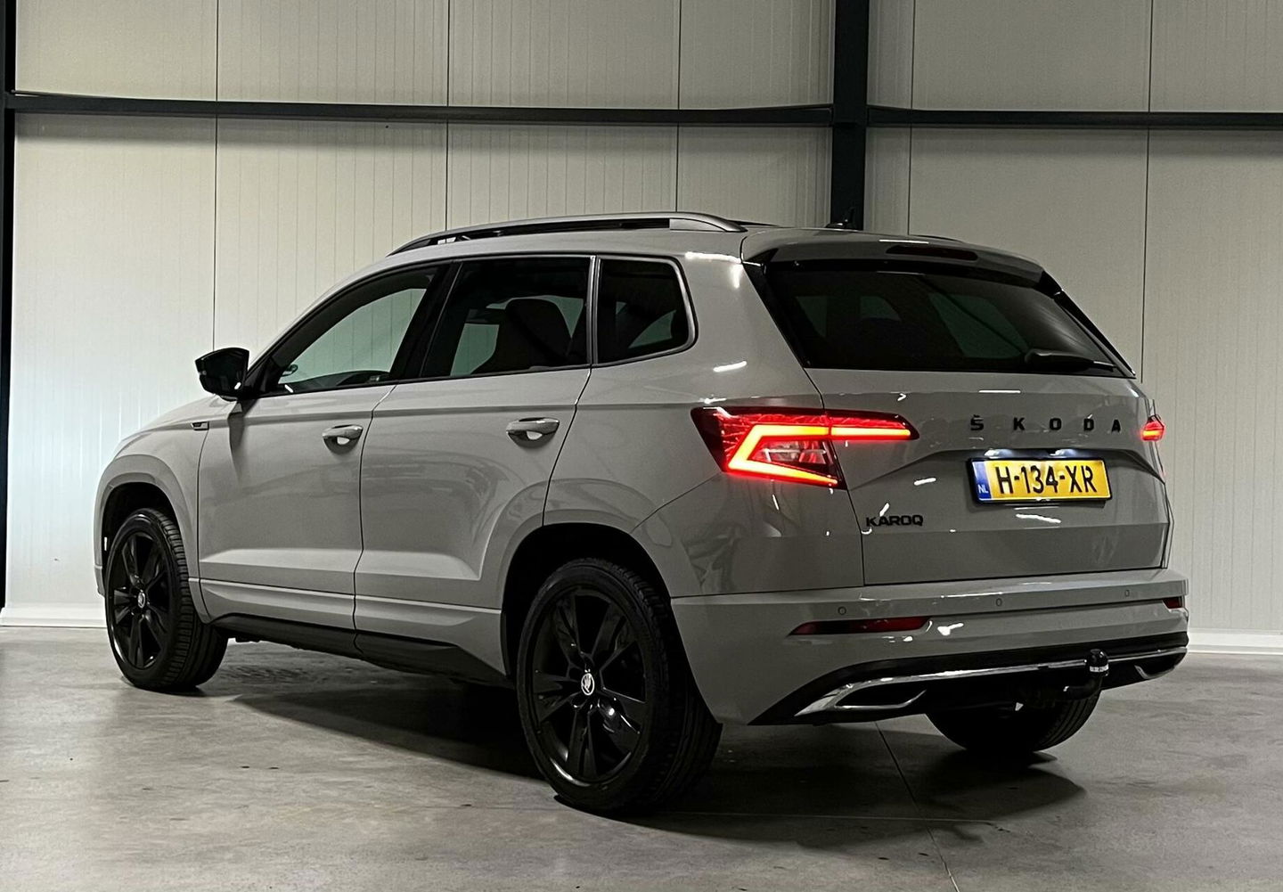 Škoda Karoq 1.5 TSI Sportline Virtual Pano Trekhaak sfeerver