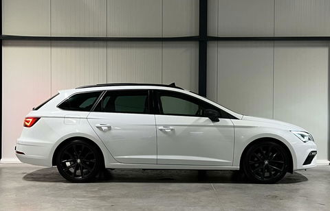 SEAT Leon Sportstourer Seat Leon 1.5 TSI 150PK Pano Virtual Trekhaak Black edition