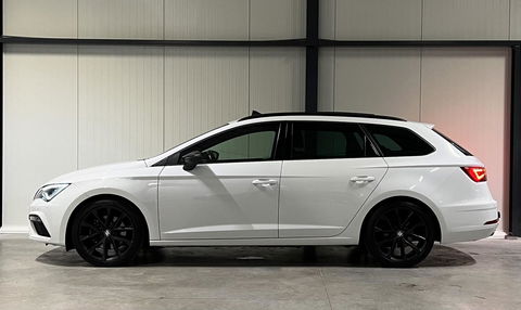 SEAT Leon Sportstourer Seat Leon 1.5 TSI 150PK Pano Virtual Trekhaak Black edition