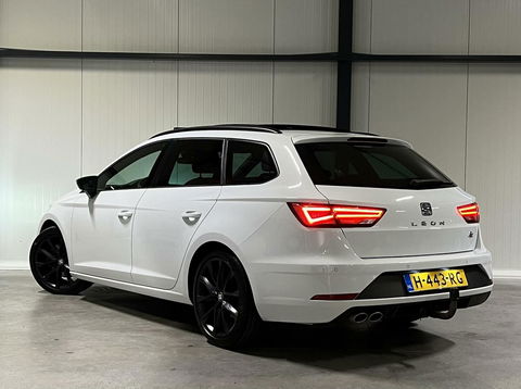 SEAT Leon Sportstourer Seat Leon 1.5 TSI 150PK Pano Virtual Trekhaak Black edition