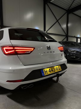 SEAT Leon Sportstourer Seat Leon 1.5 TSI 150PK Pano Virtual Trekhaak Black edition