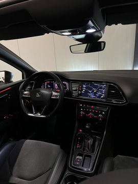 SEAT Leon Sportstourer Seat Leon 1.5 TSI 150PK Pano Virtual Trekhaak Black edition
