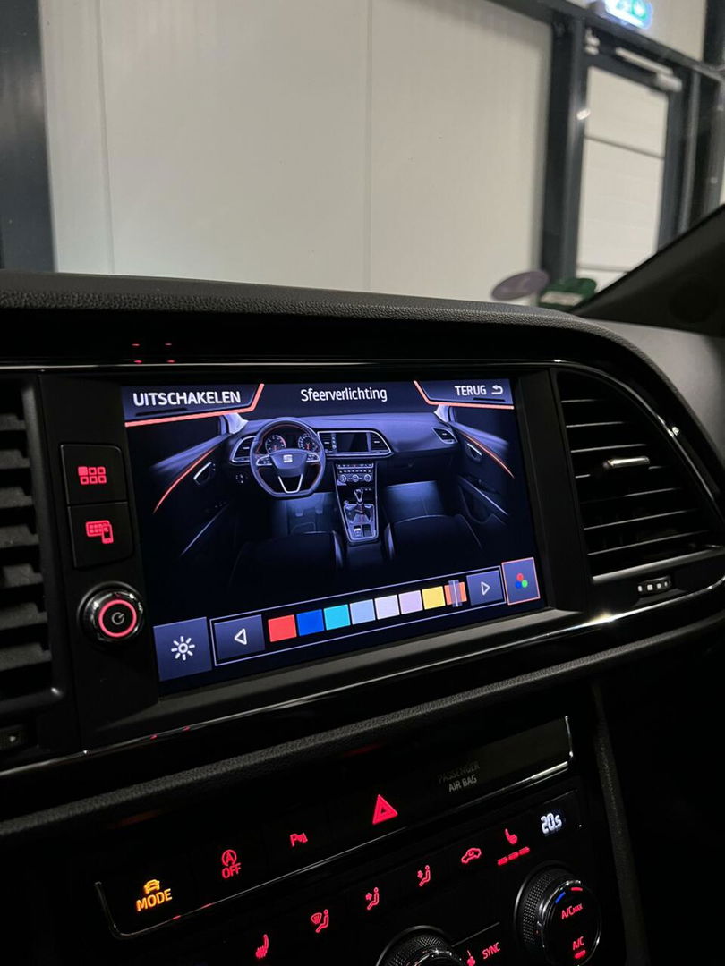 SEAT Leon Sportstourer Seat Leon 1.5 TSI 150PK Pano Virtual Trekhaak Black edition