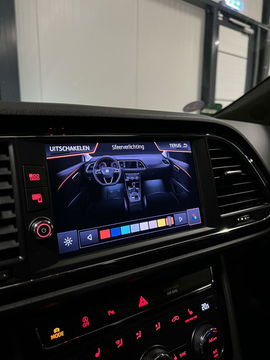 SEAT Leon Sportstourer Seat Leon 1.5 TSI 150PK Pano Virtual Trekhaak Black edition
