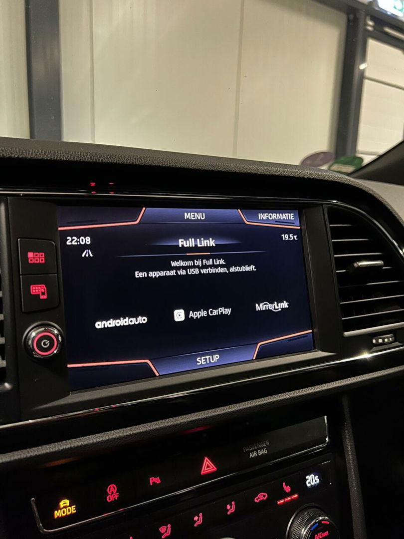 SEAT Leon Sportstourer Seat Leon 1.5 TSI 150PK Pano Virtual Trekhaak Black edition
