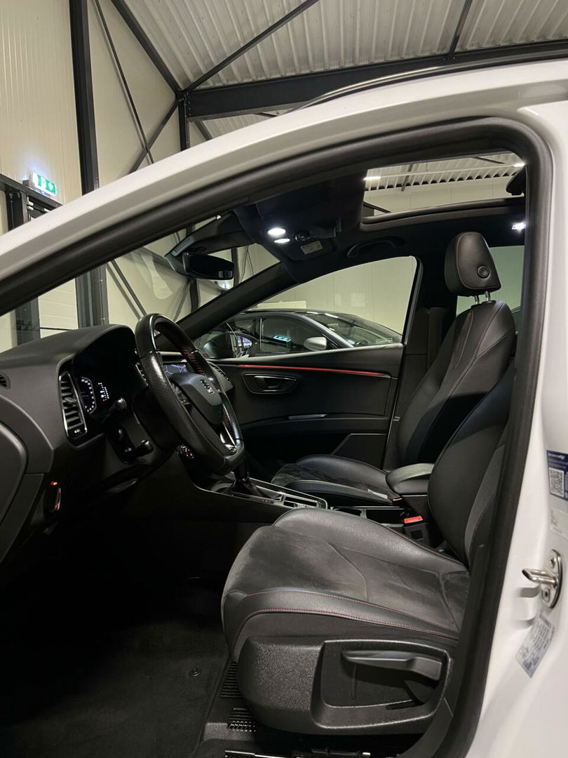 SEAT Leon Sportstourer Seat Leon 1.5 TSI 150PK Pano Virtual Trekhaak Black edition
