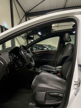 SEAT Leon Sportstourer Seat Leon 1.5 TSI 150PK Pano Virtual Trekhaak Black edition