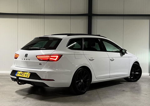 SEAT Leon Sportstourer Seat Leon 1.5 TSI 150PK Pano Virtual Trekhaak Black edition