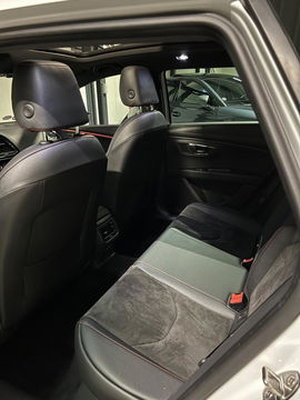 SEAT Leon Sportstourer Seat Leon 1.5 TSI 150PK Pano Virtual Trekhaak Black edition