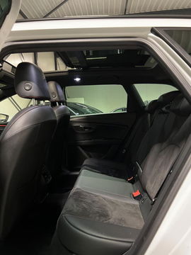 SEAT Leon Sportstourer Seat Leon 1.5 TSI 150PK Pano Virtual Trekhaak Black edition