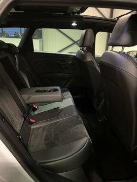 SEAT Leon Sportstourer Seat Leon 1.5 TSI 150PK Pano Virtual Trekhaak Black edition