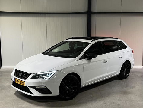 SEAT Leon Sportstourer Seat Leon 1.5 TSI 150PK Pano Virtual Trekhaak Black edition