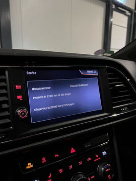 SEAT Leon Sportstourer Seat Leon 1.5 TSI 150PK Pano Virtual Trekhaak Black edition