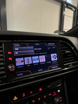 SEAT Leon Sportstourer Seat Leon 1.5 TSI 150PK Pano Virtual Trekhaak Black edition
