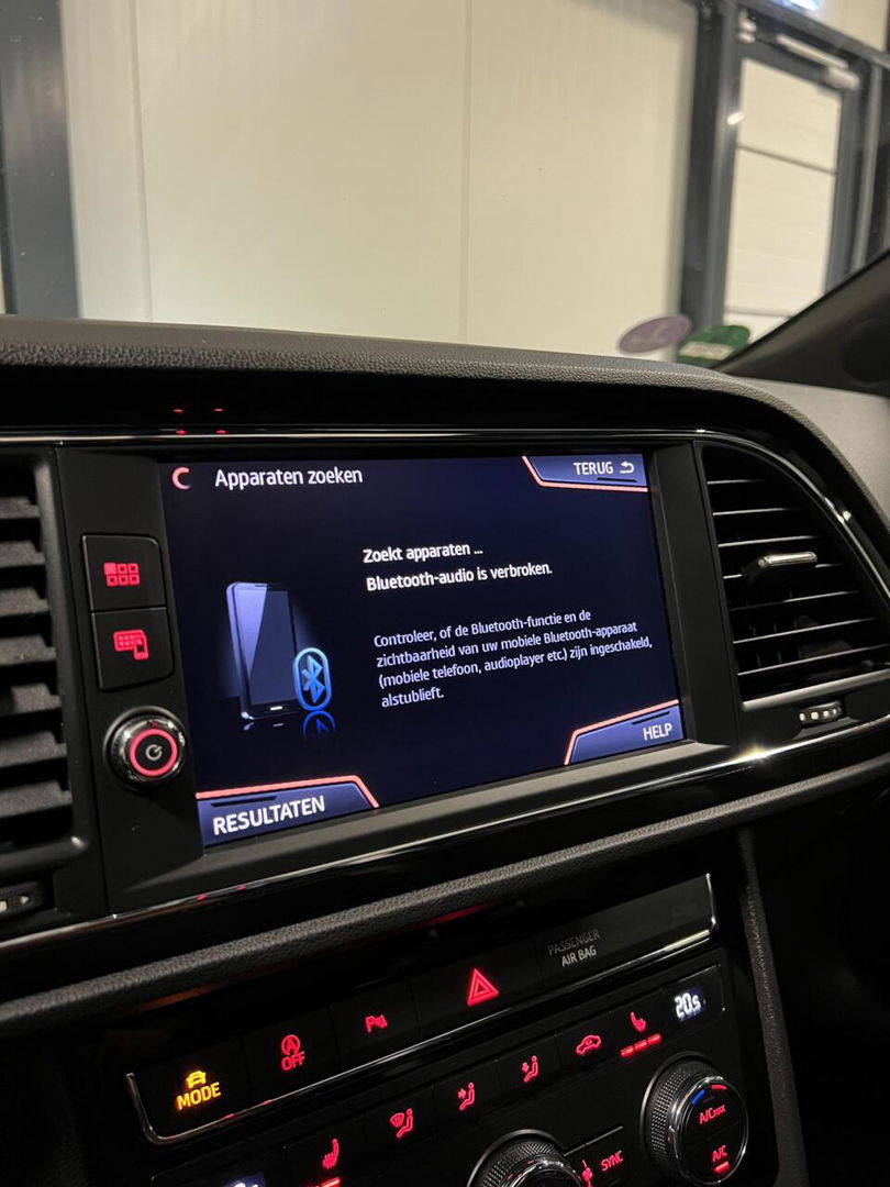 SEAT Leon Sportstourer Seat Leon 1.5 TSI 150PK Pano Virtual Trekhaak Black edition