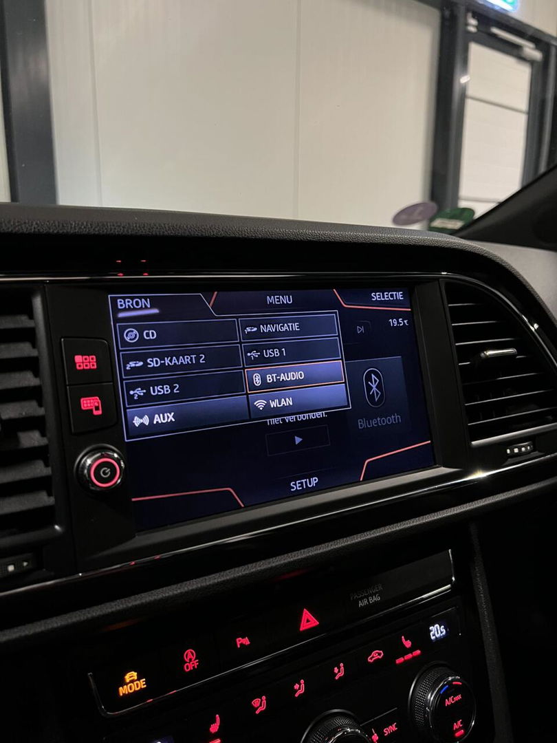 SEAT Leon Sportstourer Seat Leon 1.5 TSI 150PK Pano Virtual Trekhaak Black edition