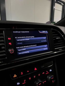 SEAT Leon Sportstourer Seat Leon 1.5 TSI 150PK Pano Virtual Trekhaak Black edition