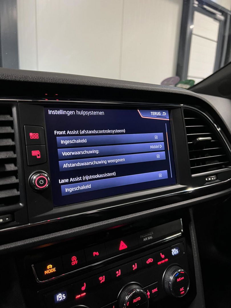 SEAT Leon Sportstourer Seat Leon 1.5 TSI 150PK Pano Virtual Trekhaak Black edition