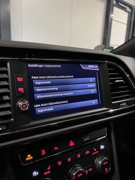 SEAT Leon Sportstourer Seat Leon 1.5 TSI 150PK Pano Virtual Trekhaak Black edition
