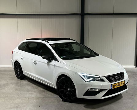 SEAT Leon Sportstourer Seat Leon 1.5 TSI 150PK Pano Virtual Trekhaak Black edition