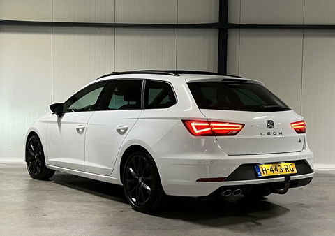 SEAT Leon Sportstourer Seat Leon 1.5 TSI 150PK Pano Virtual Trekhaak Black edition