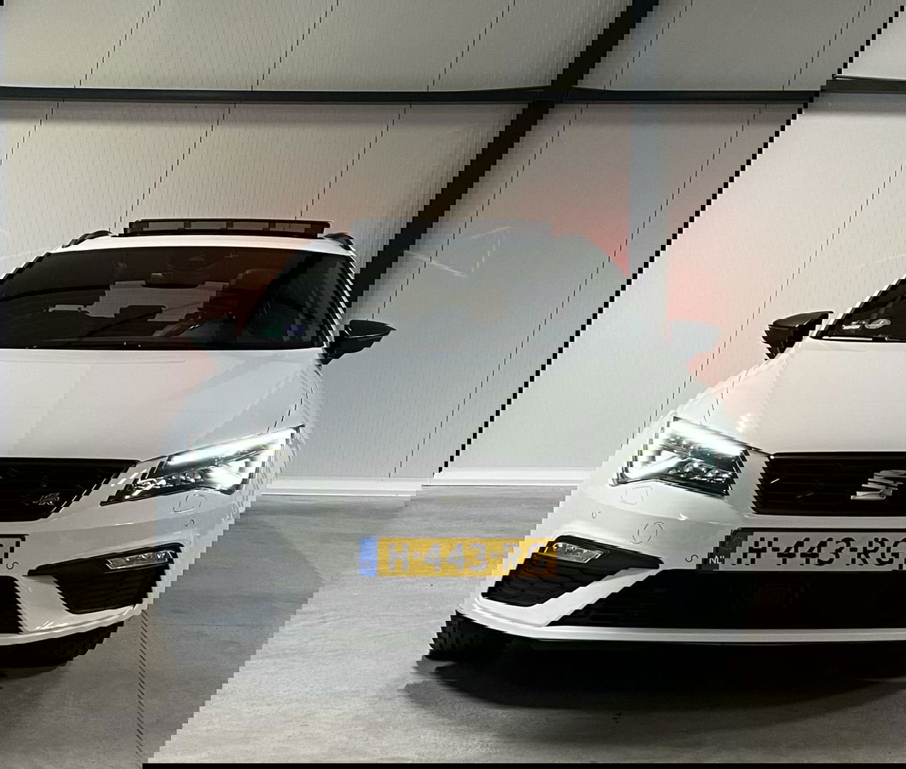 SEAT Leon Sportstourer Seat Leon 1.5 TSI 150PK Pano Virtual Trekhaak Black edition