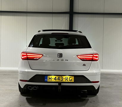 SEAT Leon Sportstourer Seat Leon 1.5 TSI 150PK Pano Virtual Trekhaak Black edition