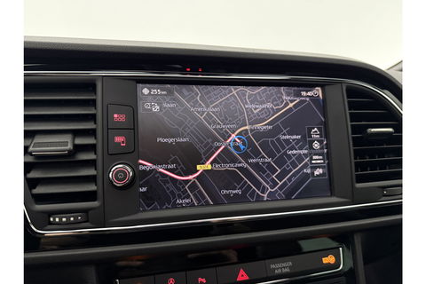 SEAT Leon 1.5 TSI 150PK FR Ultimate Edition Pano Sfeer beats audio Trekhaak LED Camera Carplay Virtual Cilima Cruise Navi PDC 18''LMV