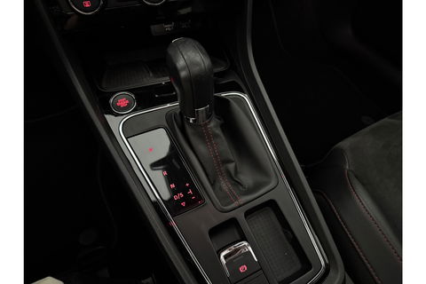 SEAT Leon 1.5 TSI 150PK FR Ultimate Edition Pano Sfeer beats audio Trekhaak LED Camera Carplay Virtual Cilima Cruise Navi PDC 18''LMV