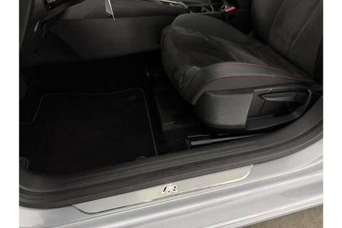 SEAT Leon 1.5 TSI 150PK FR Ultimate Edition Pano Sfeer beats audio Trekhaak LED Camera Carplay Virtual Cilima Cruise Navi PDC 18''LMV