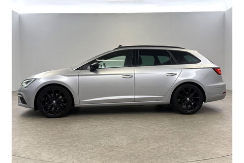 SEAT Leon 1.5 TSI 150PK FR Ultimate Edition Pano Sfeer beats audio Trekhaak LED Camera Carplay Virtual Cilima Cruise Navi PDC 18''LMV