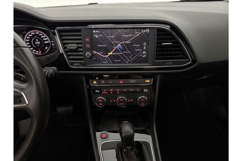 SEAT Leon 1.5 TSI 150PK FR Ultimate Edition Pano Sfeer beats audio Trekhaak LED Camera Carplay Virtual Cilima Cruise Navi PDC 18''LMV