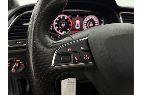 SEAT Leon 1.5 TSI 150PK FR Ultimate Edition Pano Sfeer beats audio Trekhaak LED Camera Carplay Virtual Cilima Cruise Navi PDC 18''LMV