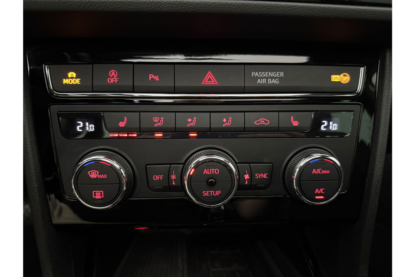 SEAT Leon 1.5 TSI 150PK FR Ultimate Edition Pano Sfeer beats audio Trekhaak LED Camera Carplay Virtual Cilima Cruise Navi PDC 18''LMV