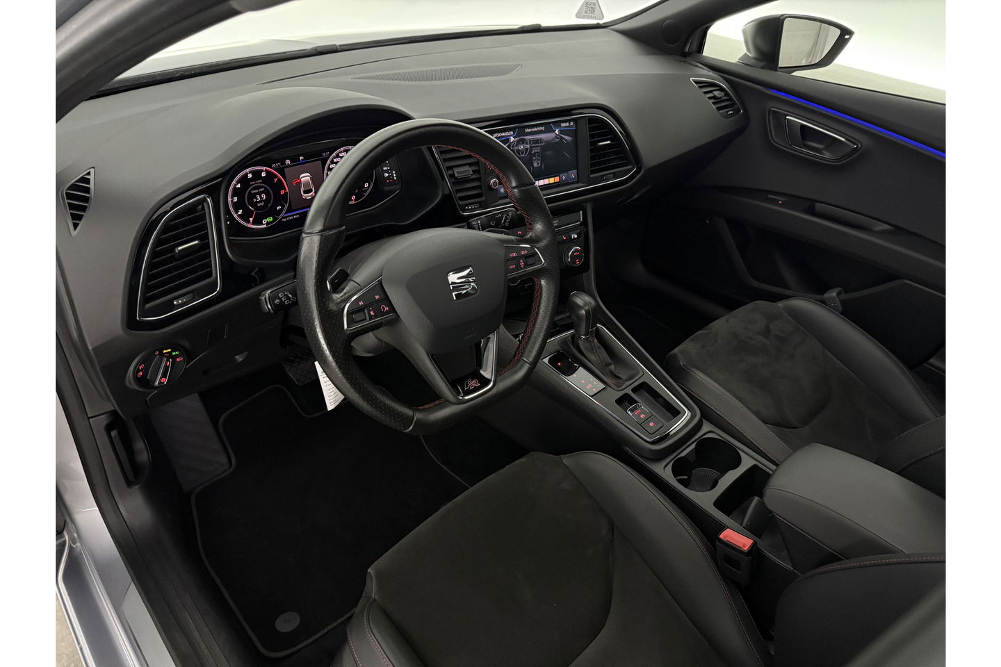 SEAT Leon 1.5 TSI 150PK FR Ultimate Edition Pano Sfeer beats audio Trekhaak LED Camera Carplay Virtual Cilima Cruise Navi PDC 18''LMV